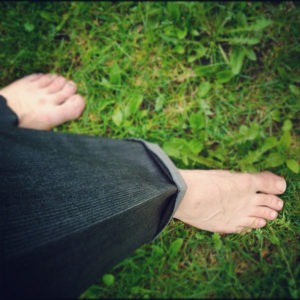 barefoot in grass_600x600